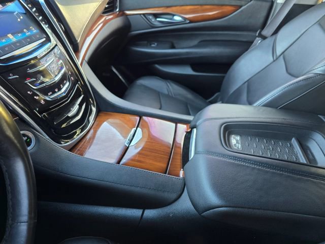 Used 2016 Cadillac Escalade Luxury image 30