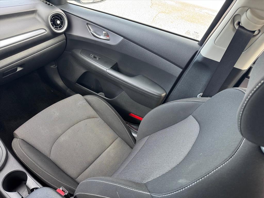Used 2022 Kia Forte LXS image 17