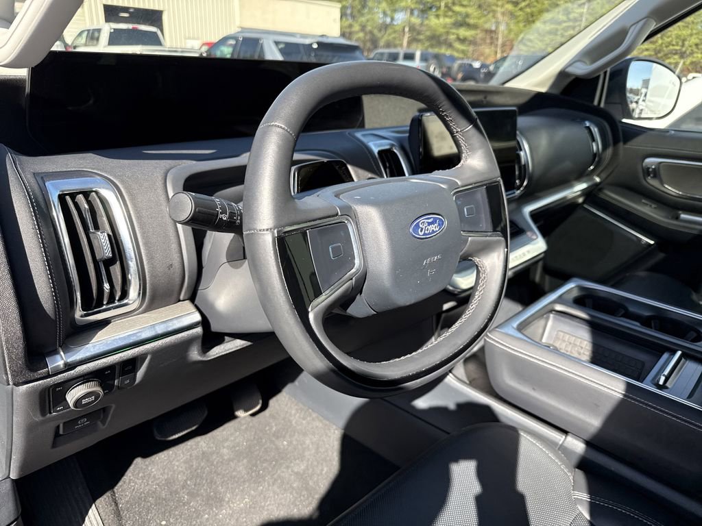 Used 2025 Ford Expedition Max Platinum image 11