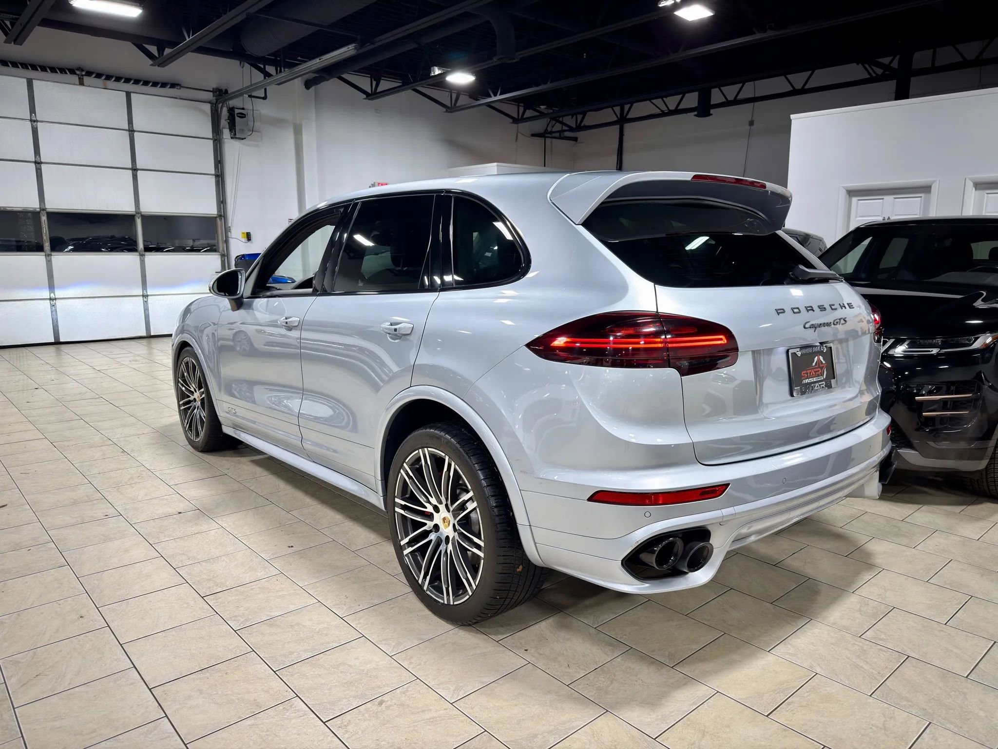 Used 2016 Porsche Cayenne GTS image 4