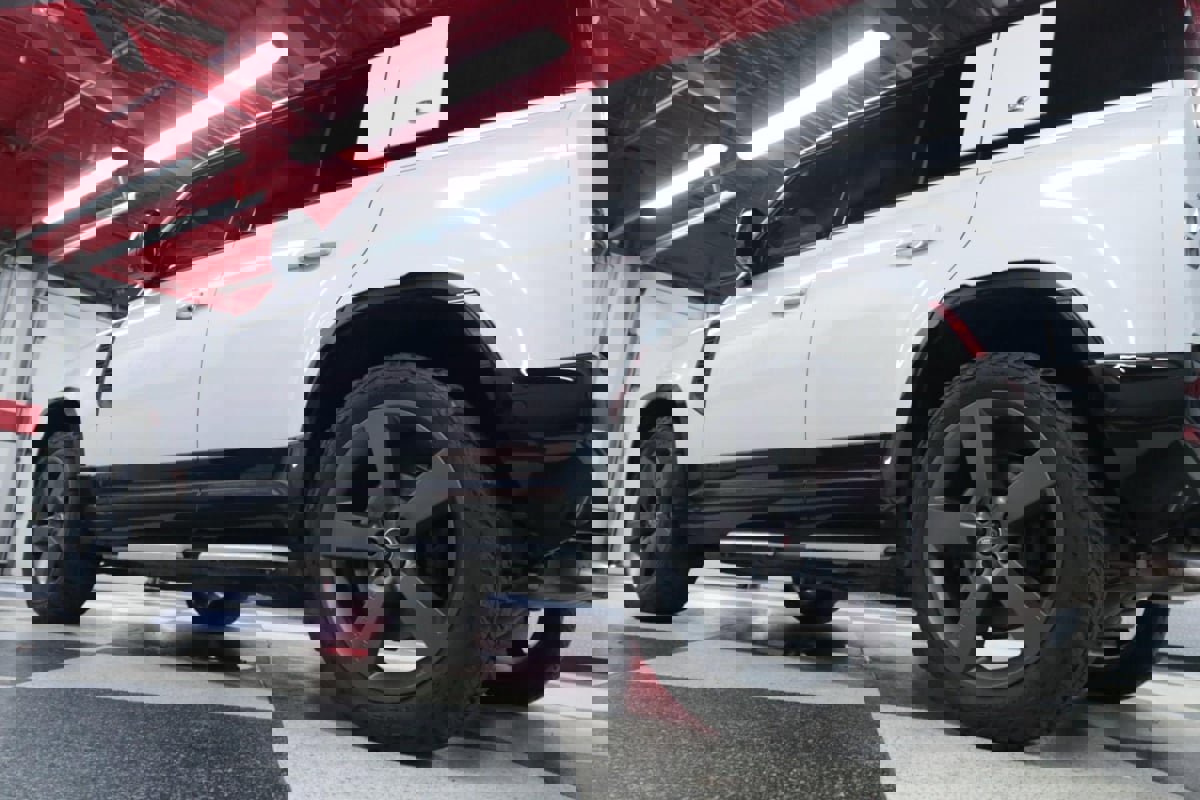 Used 2023 Land Rover Defender 110 V8 image 48