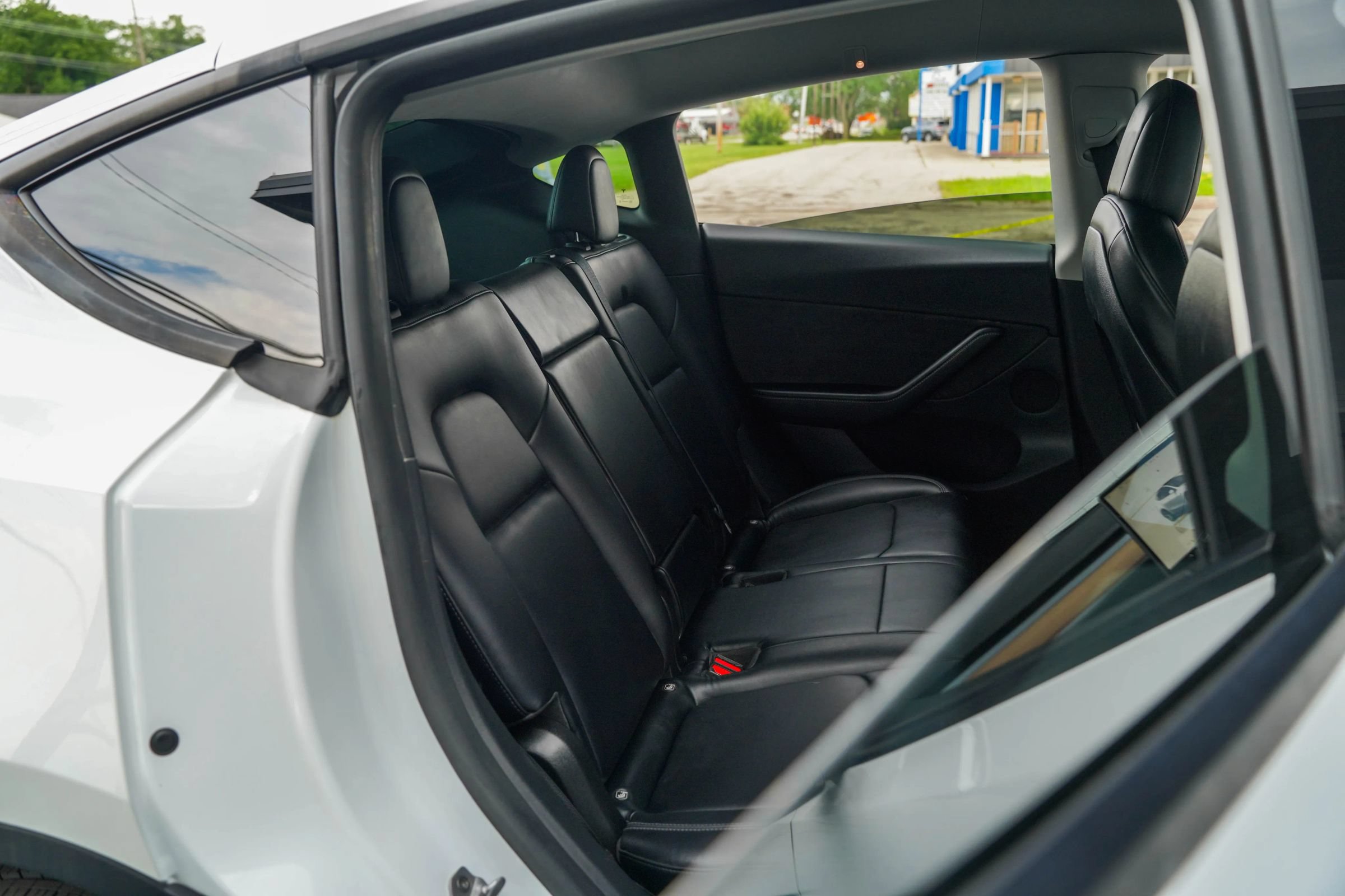 Used 2022 Tesla Model Y Long Range AWD/4WD image 29