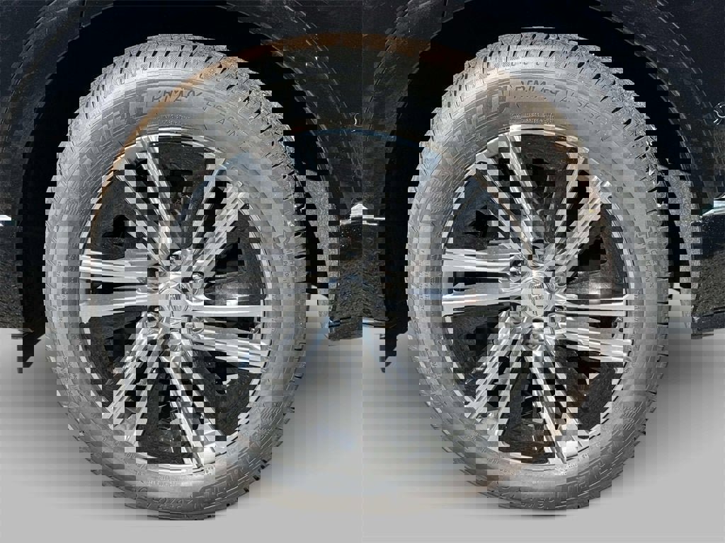 New 2025 Cadillac Lyriq Luxury image 12