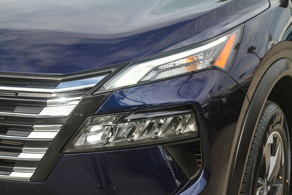 Certified 2024 Nissan Rogue SV w/ SV Premium Package FWD image 4