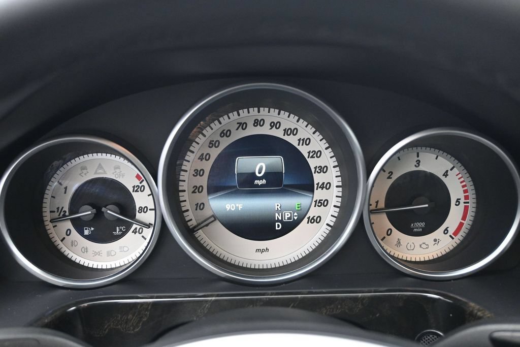 Used 2014 Mercedes-Benz E 250 BlueTEC Sedan image 4
