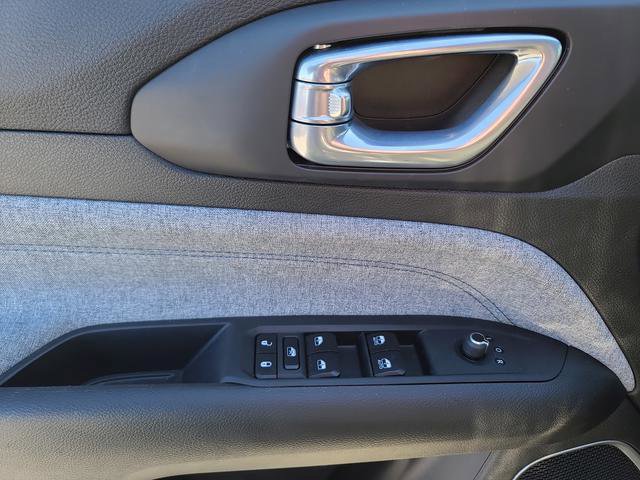 Used 2024 Jeep Compass Sport image 16