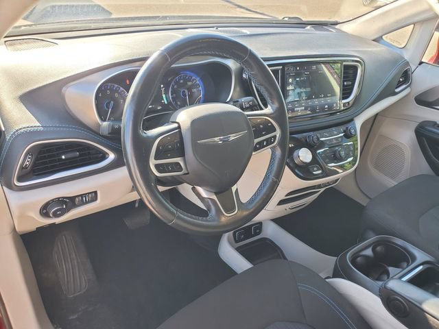 Used 2021 Chrysler Pacifica Touring w/ Cold Weather Group FWD image 13