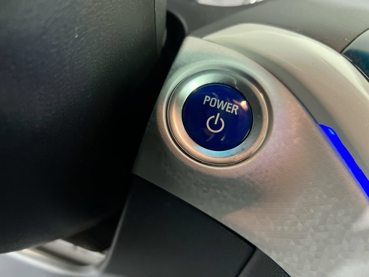 Used 2020 Chevrolet Bolt Premier w/ Infotainment Package FWD image 21
