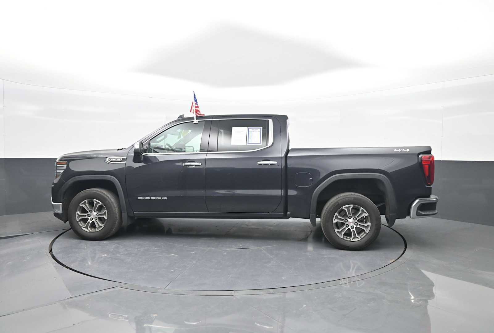 Used 2025 GMC Sierra 1500 SLT AWD/4WD image 5
