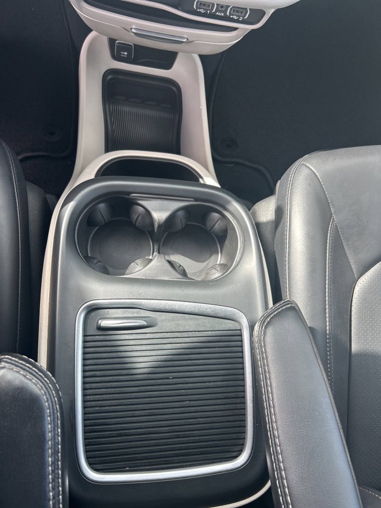 Used 2023 Chrysler Pacifica Touring-L FWD image 36