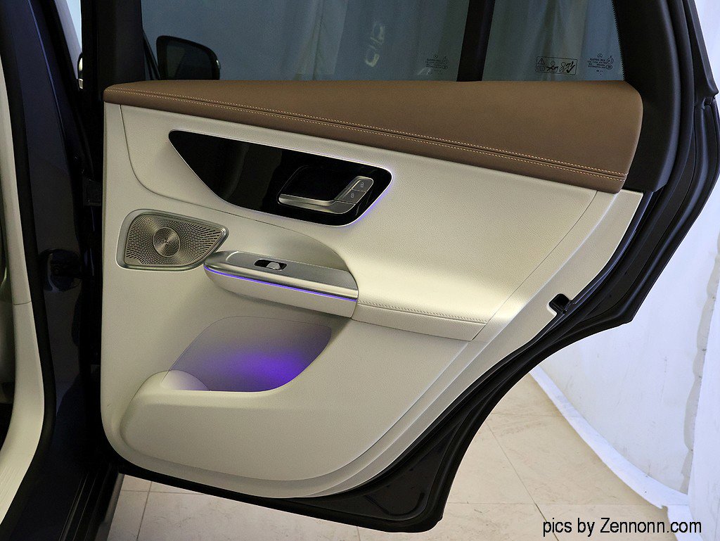 Used 2023 Mercedes-Benz EQE 350+ 4MATIC SUV w/ Exclusive Trim Package image 31