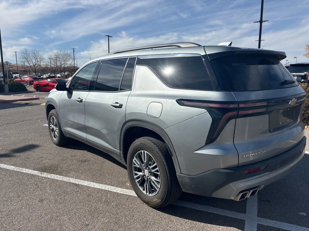 Certified 2025 Chevrolet Traverse LT image 3