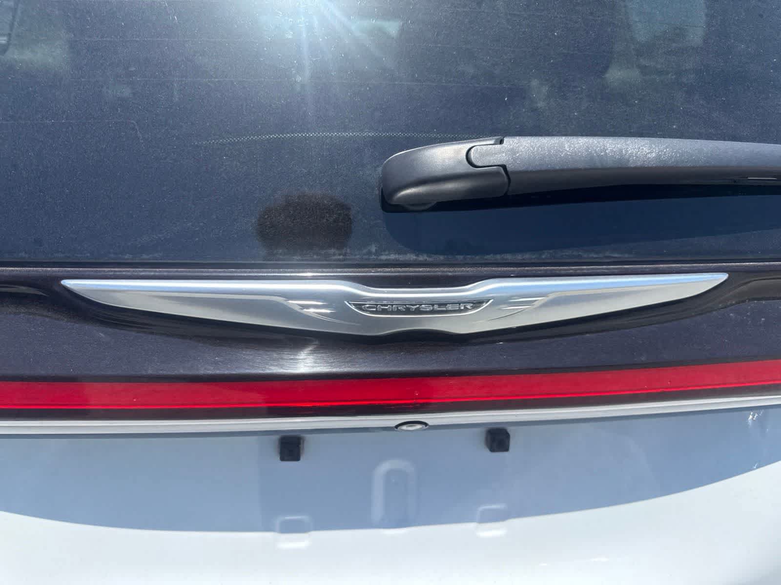 Used 2023 Chrysler Pacifica Limited FWD image 14
