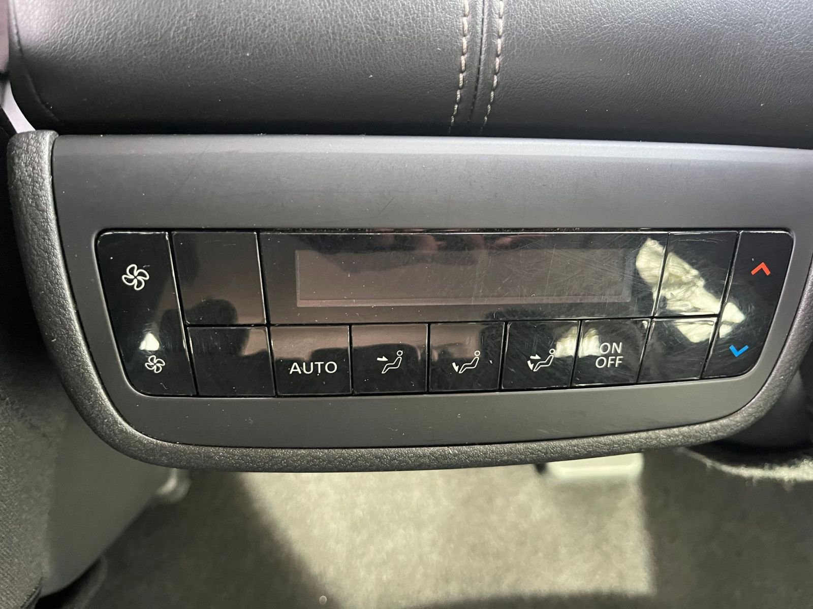 Used 2025 Nissan Pathfinder SV image 24