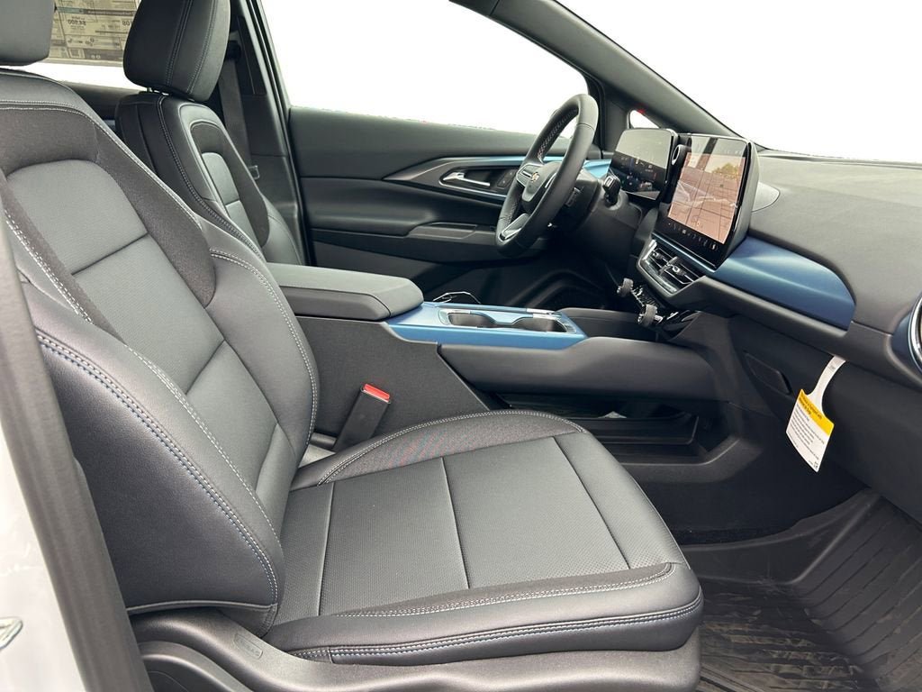 New 2026 Chevrolet Equinox EV LT w/ LPO, Blackout Package FWD image 17
