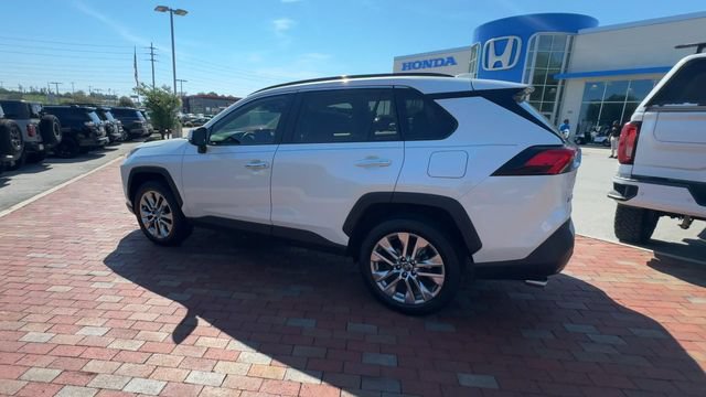 Used 2020 Toyota RAV4 Limited FWD image 8