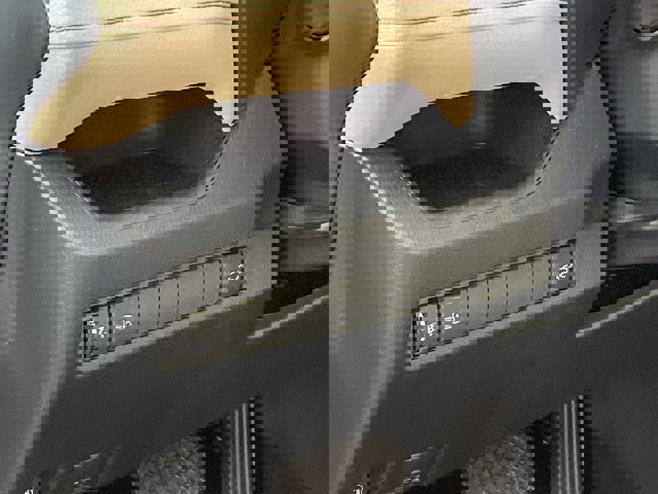 Used 2023 Toyota RAV4 XLE Premium image 12