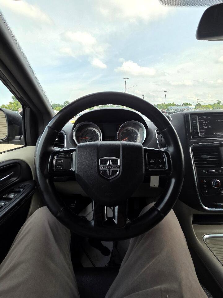 Used 2019 Dodge Grand Caravan SXT image 15