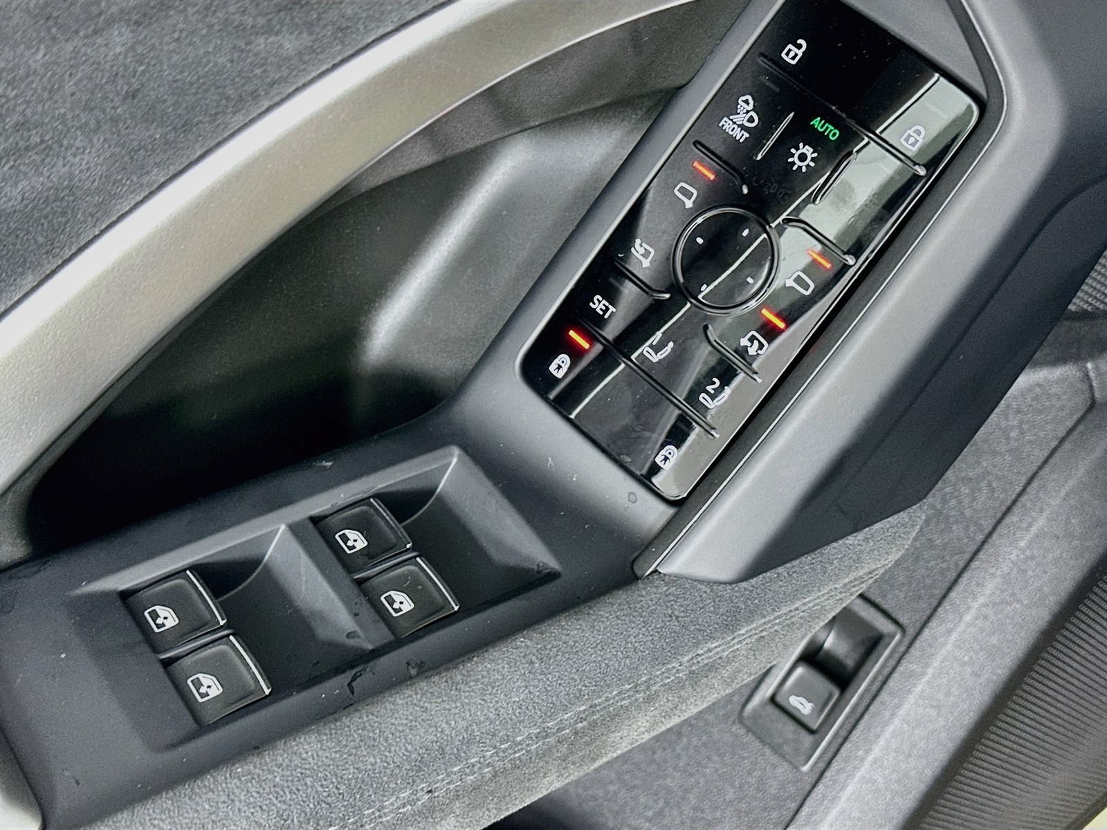 New 2026 Audi SQ5 Prestige AWD/4WD image 17