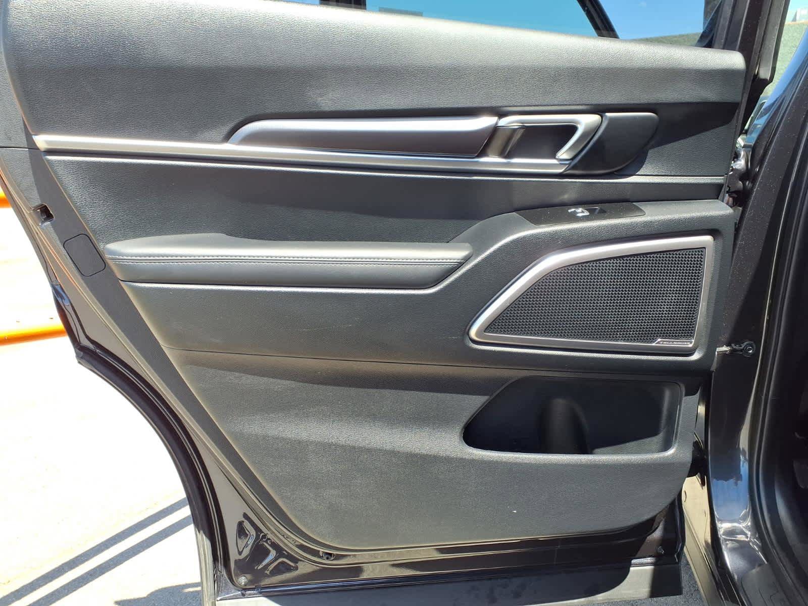 Used 2025 Kia Telluride S FWD image 18