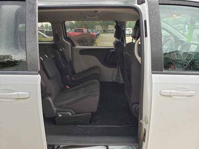 Used 2018 Dodge Grand Caravan SE w/ UConnect Hands-Free Group FWD image 16