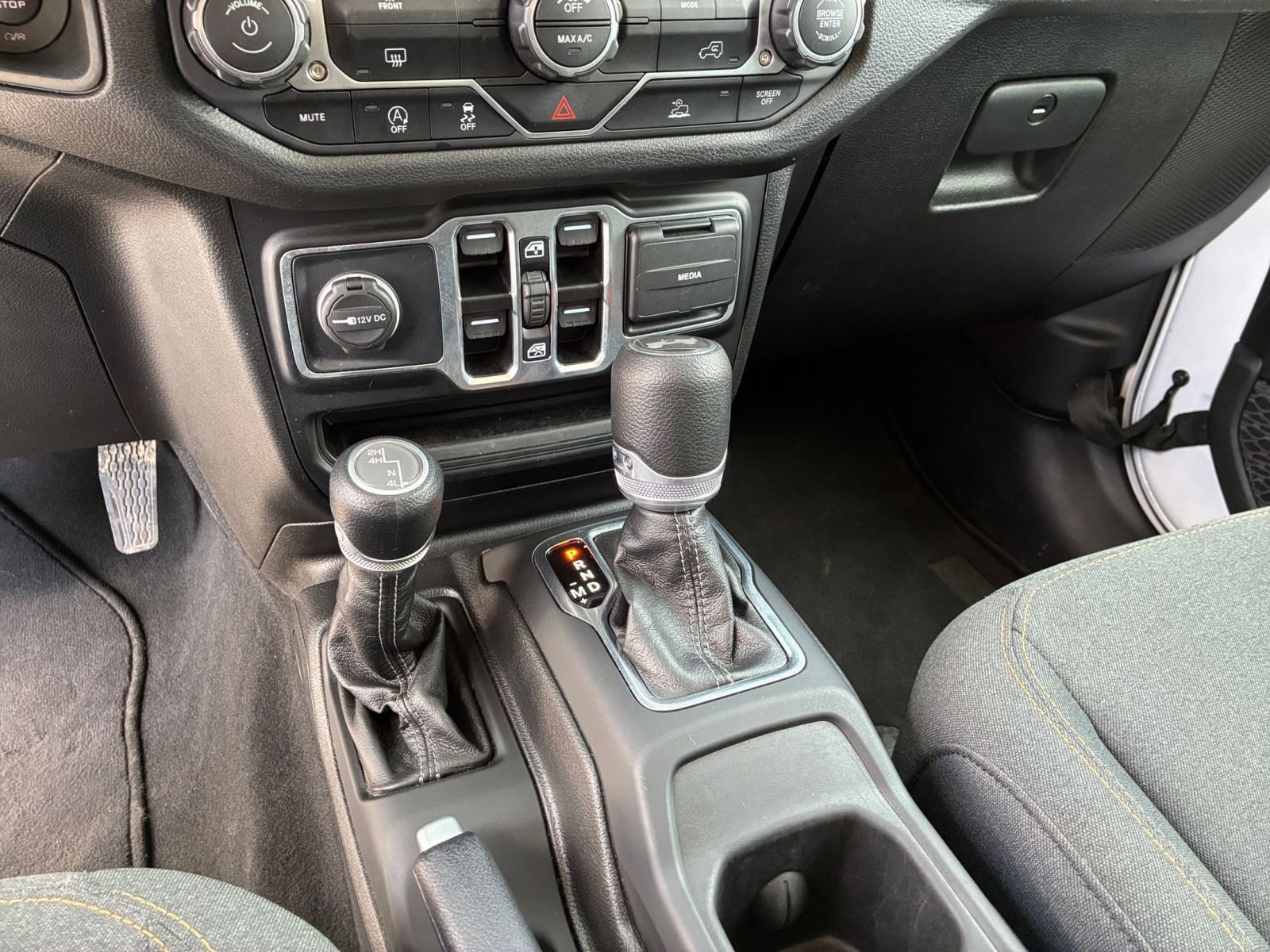 Used 2025 Jeep Wrangler Sport S image 40