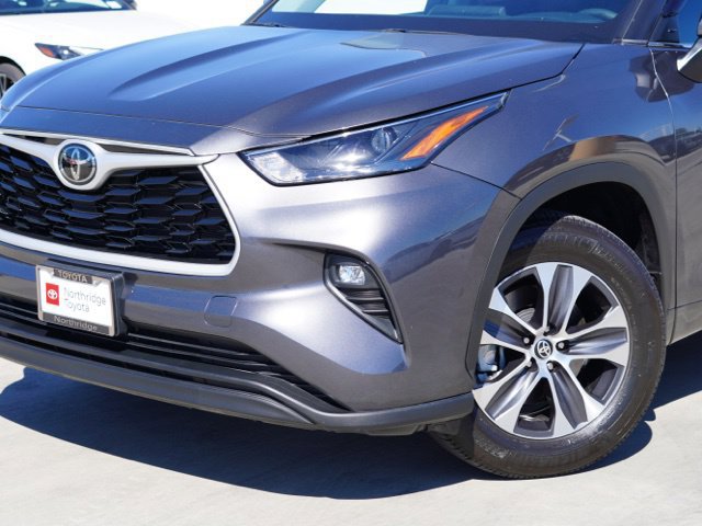 Used 2024 Toyota Highlander XLE AWD/4WD image 6