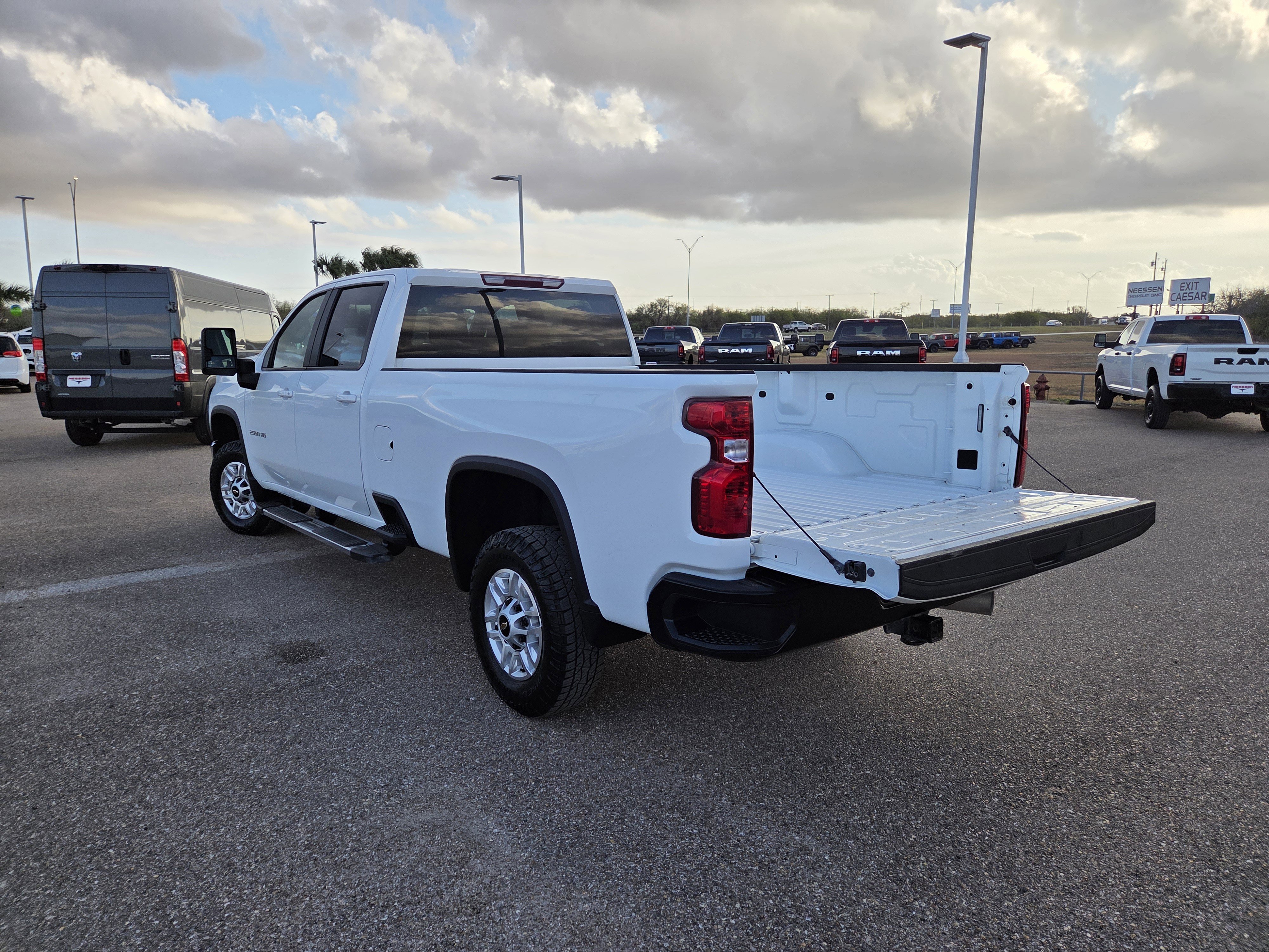 Used 2024 Chevrolet Silverado 2500 LT image 26