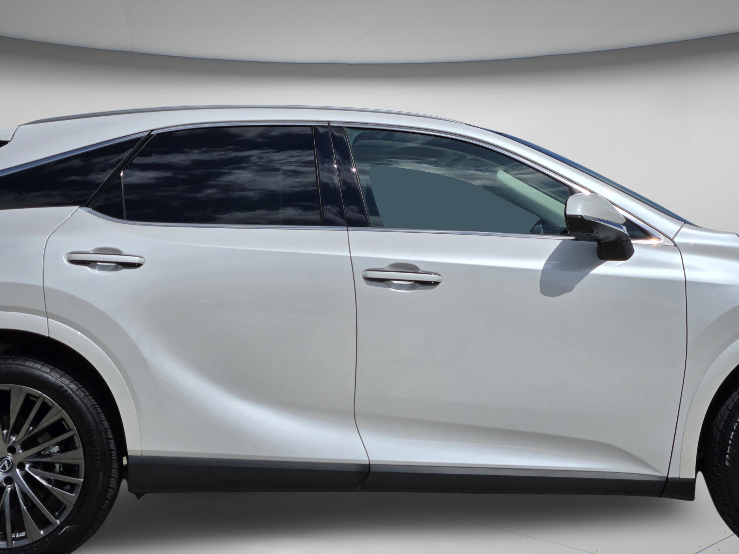 Used 2023 Lexus RX 350 FWD w/ Accessory Package image 5