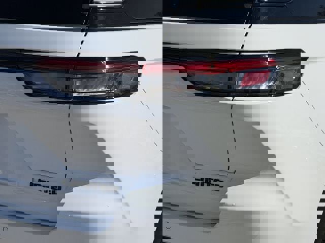 Used 2025 Jeep Grand Cherokee Limited w/ Black Appearance Package image 7