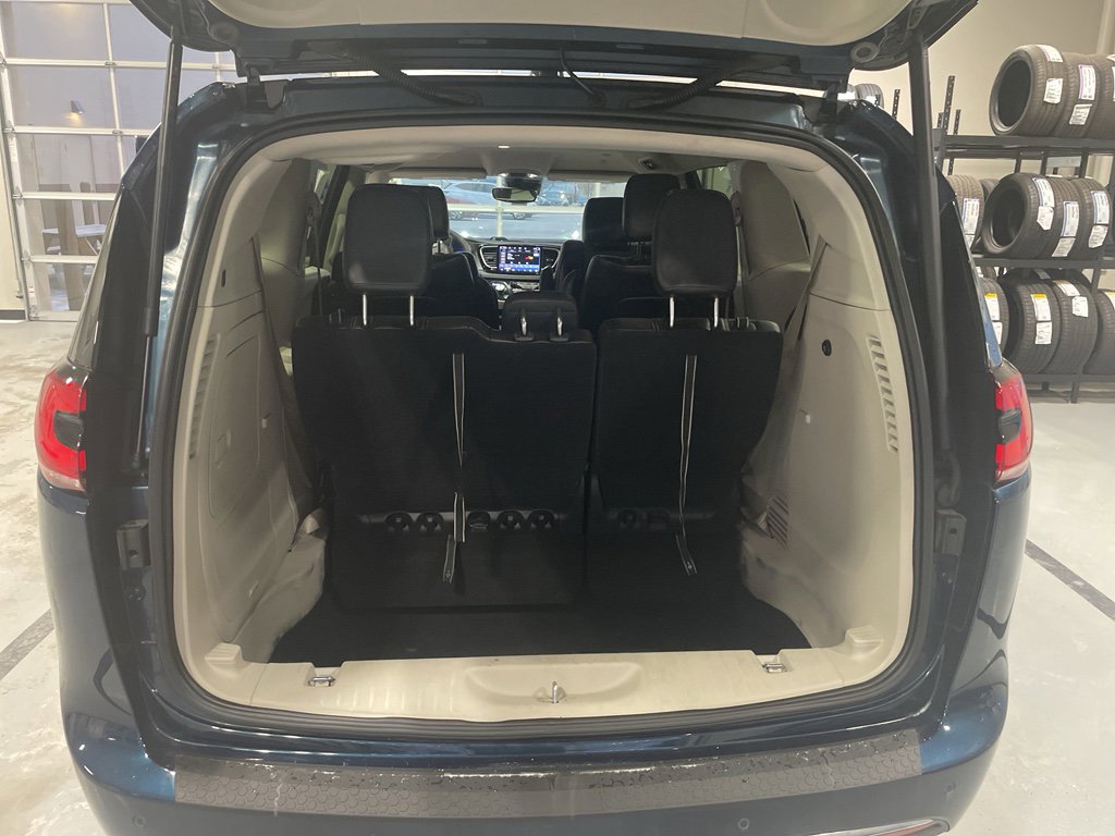 Used 2023 Chrysler Pacifica Touring-L w/ Uconnect Theater Family Group image 12
