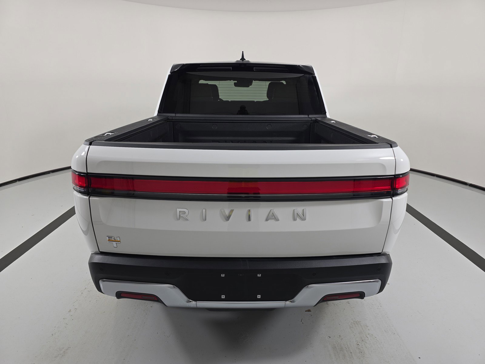 Used 2023 Rivian R1T Adventure image 4