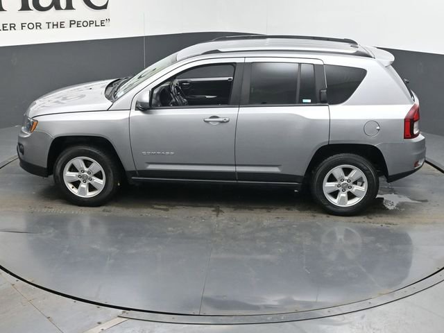Used 2016 Jeep Compass Latitude image 42