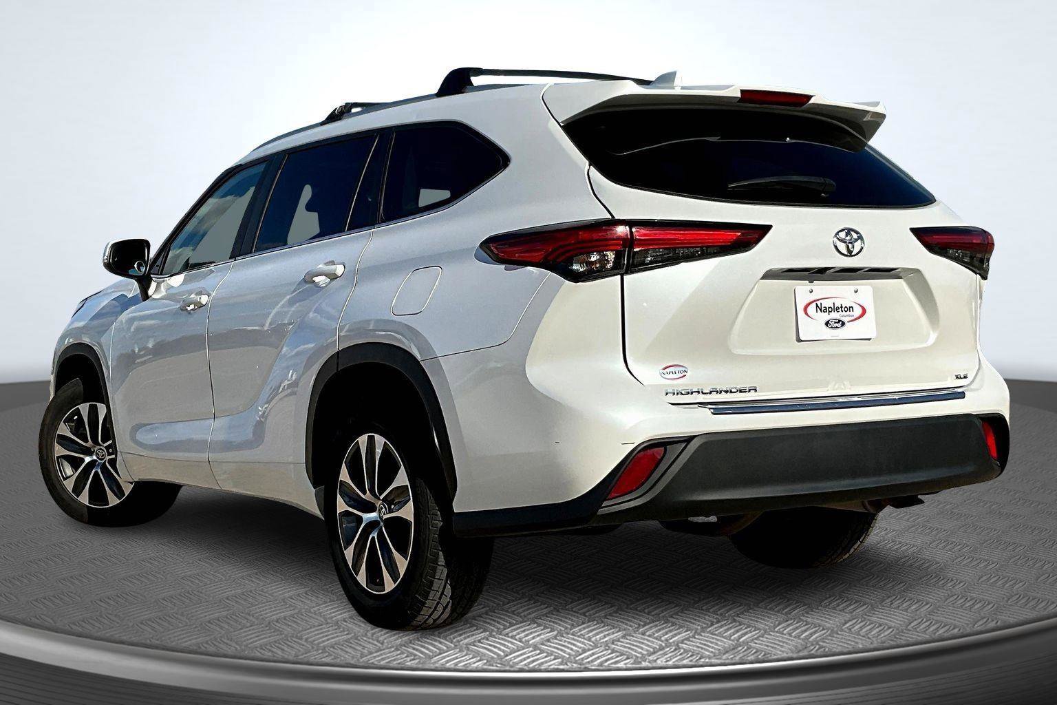 Used 2023 Toyota Highlander XLE image 13