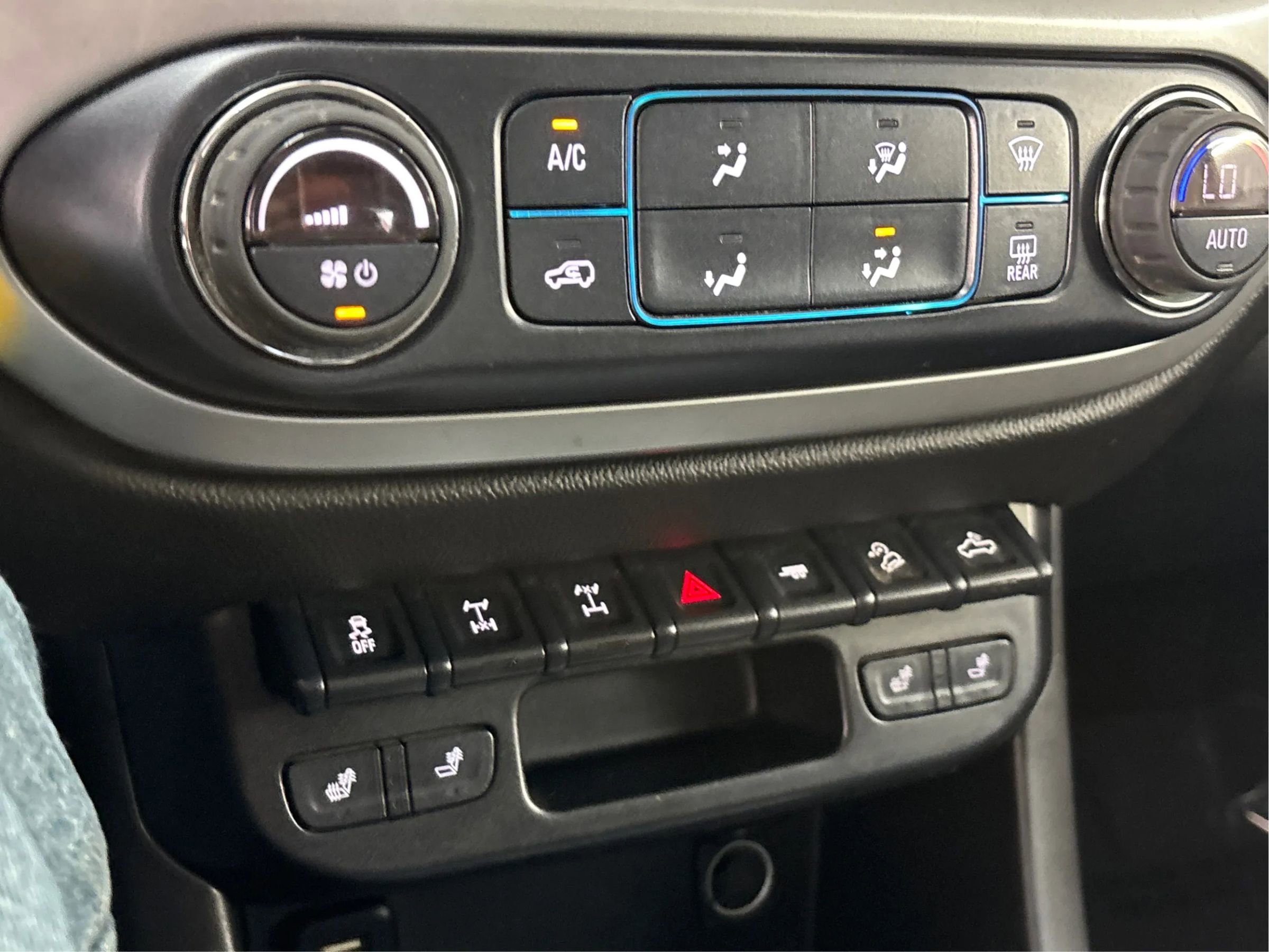Used 2018 Chevrolet Colorado ZR2 image 38
