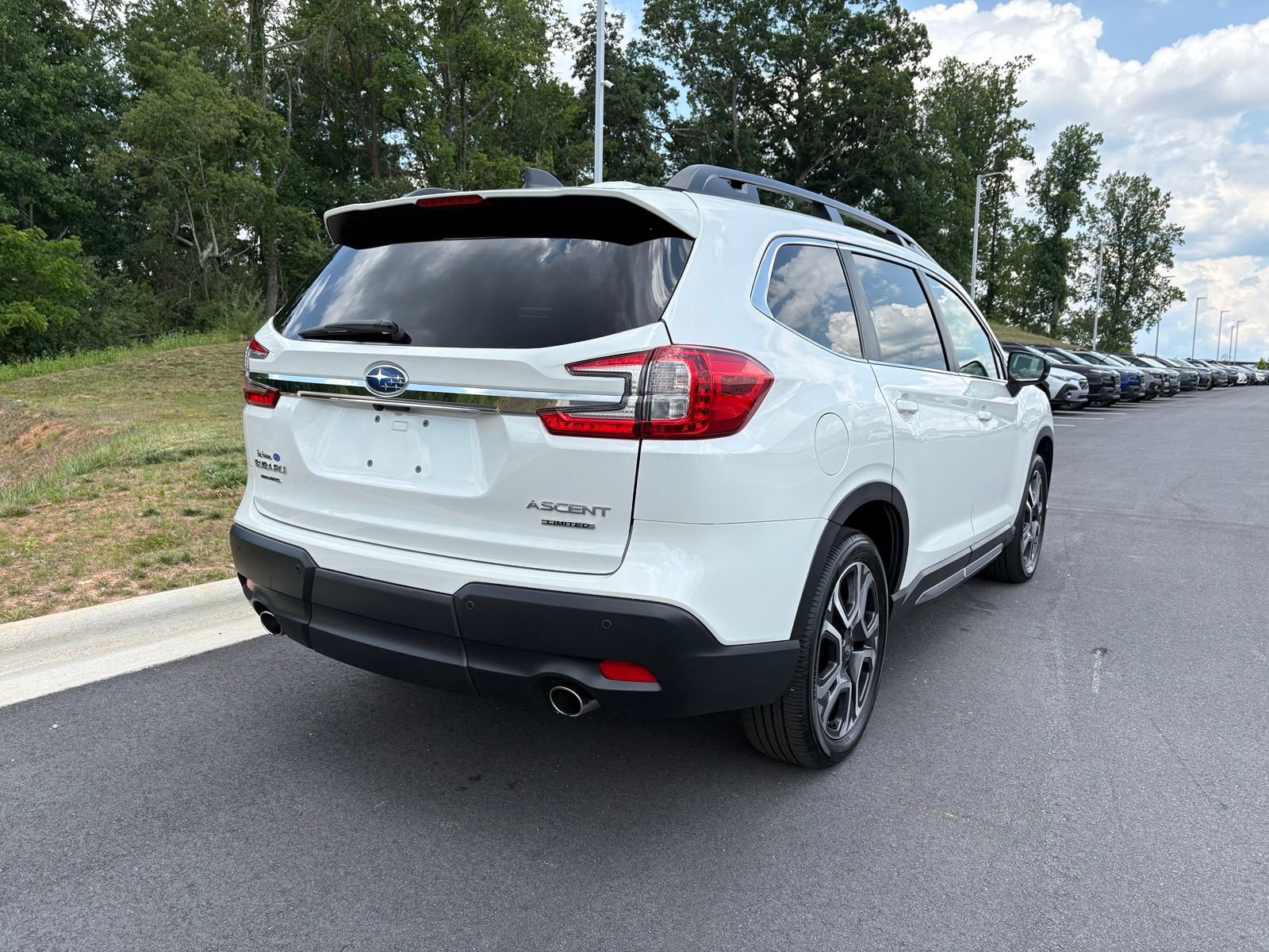 Certified 2025 Subaru Ascent Limited w/ Popular Package #2 AWD/4WD image 9