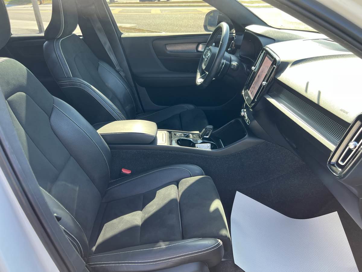 Used 2020 Volvo XC40 T5 R-Design image 19