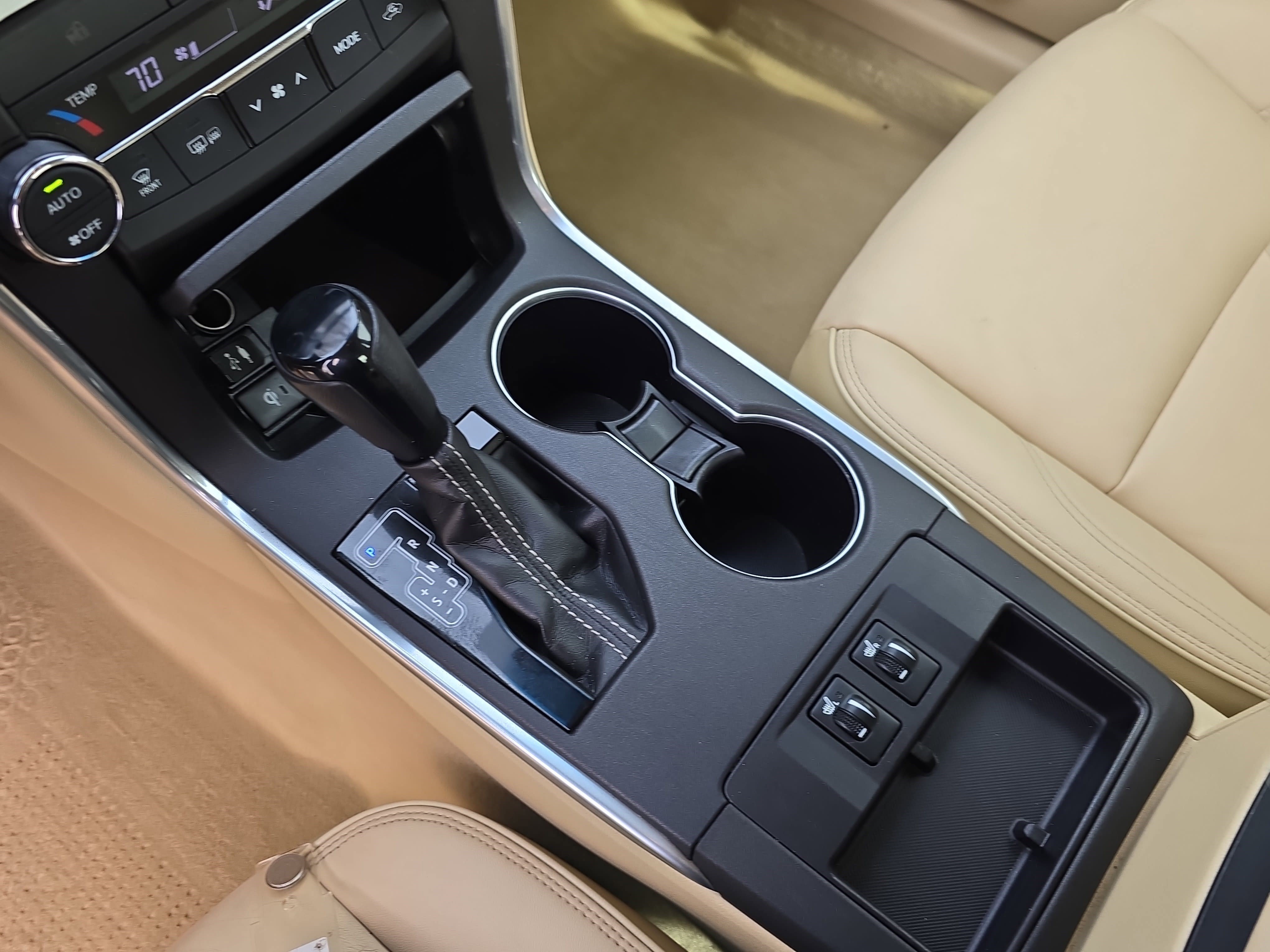 Used 2017 Toyota Camry XLE w/ Moonroof Package image 25