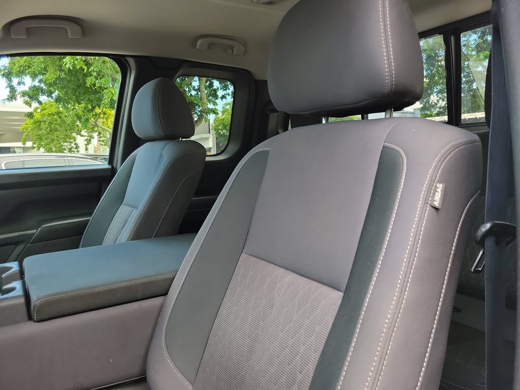 Used 2022 Nissan Titan S RWD image 9