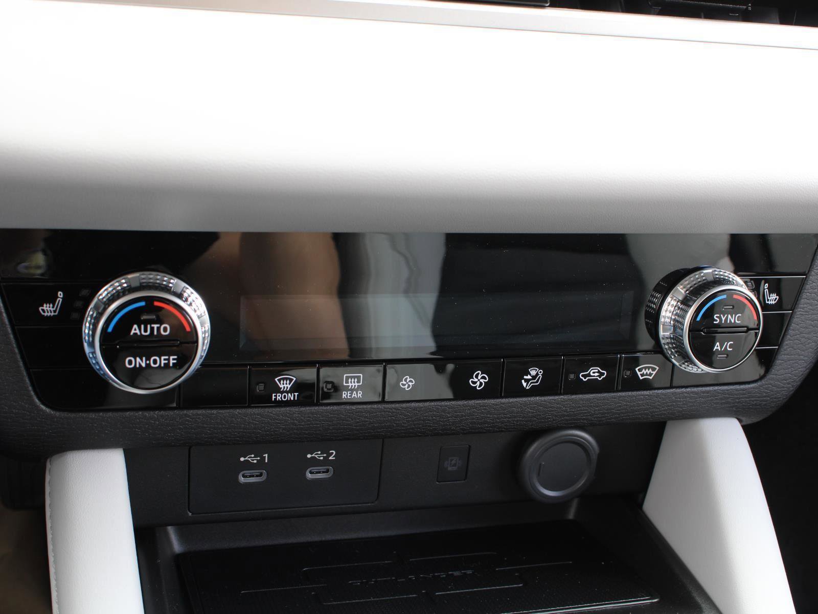 New 2025 Mitsubishi Outlander SE image 26