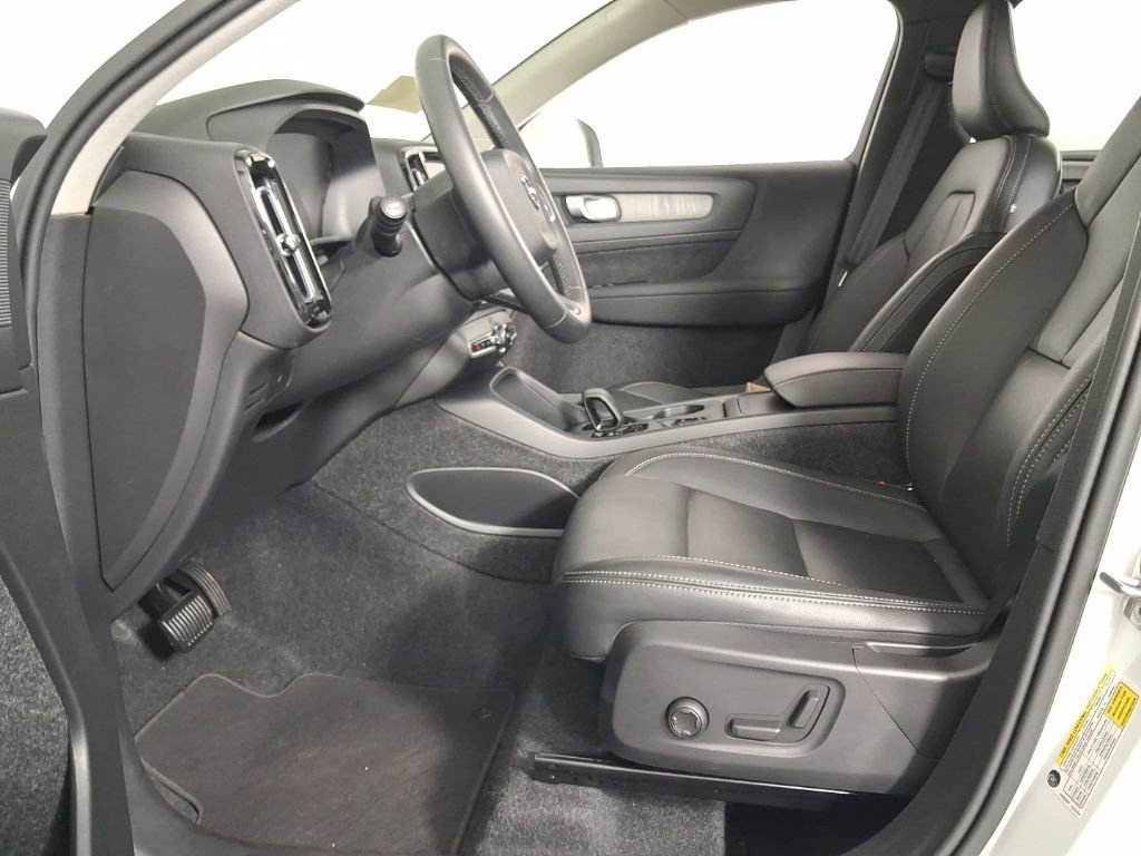 Certified 2025 Volvo XC40 B5 Core AWD/4WD image 20
