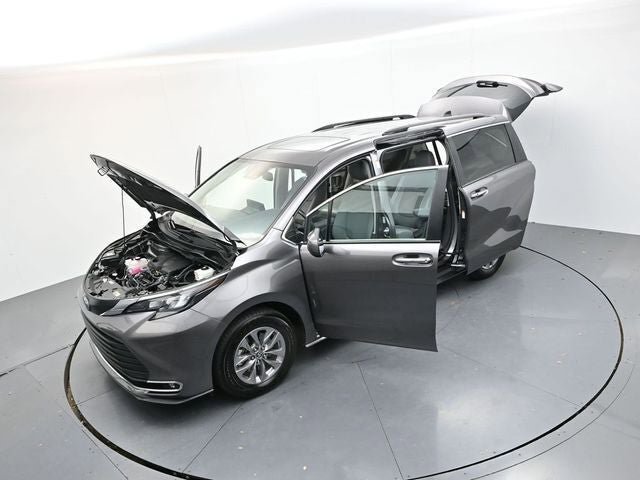 Used 2024 Toyota Sienna XLE image 48