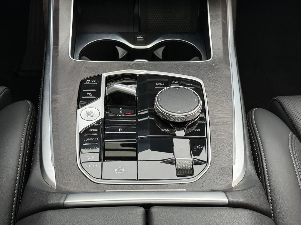 Used 2024 BMW X7 xDrive40i w/ Premium Package AWD/4WD image 13