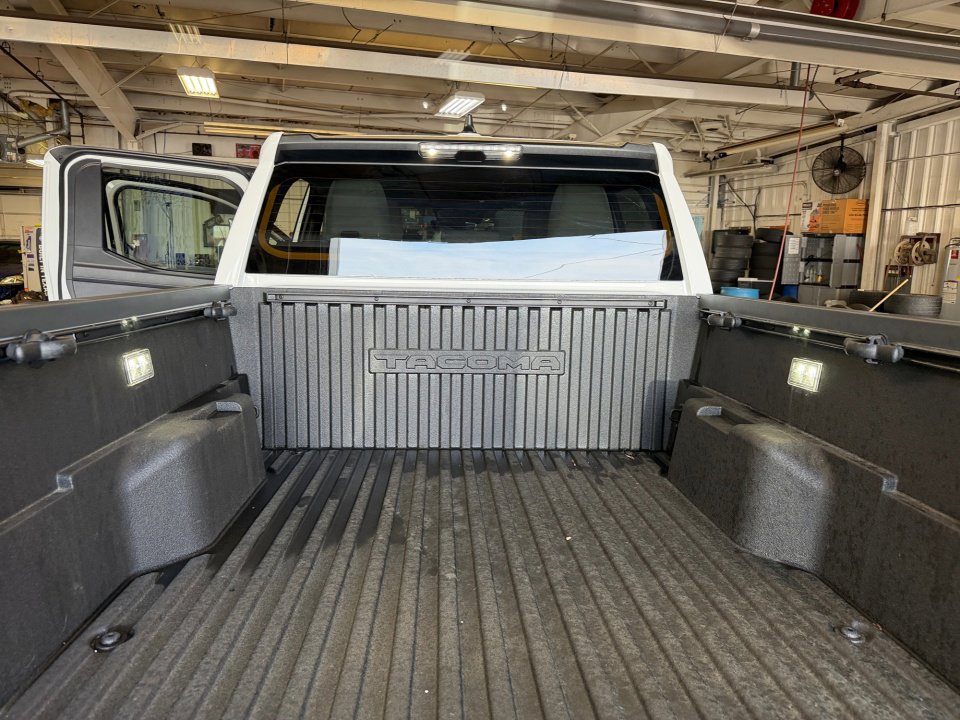 Used 2025 Toyota Tacoma SR5 AWD/4WD image 15