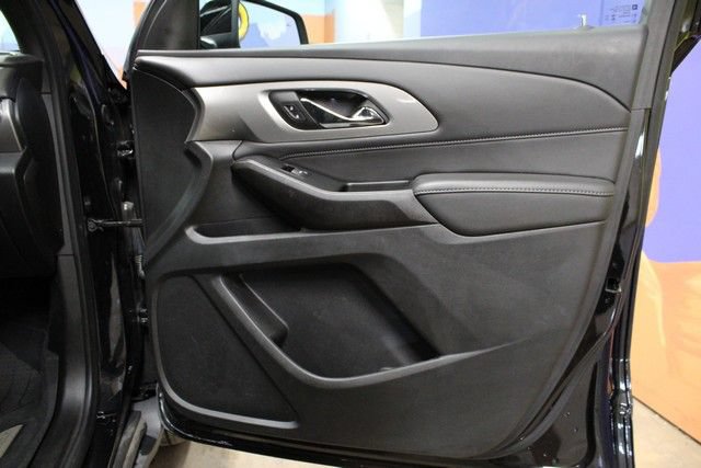Used 2023 Chevrolet Traverse LT FWD image 9