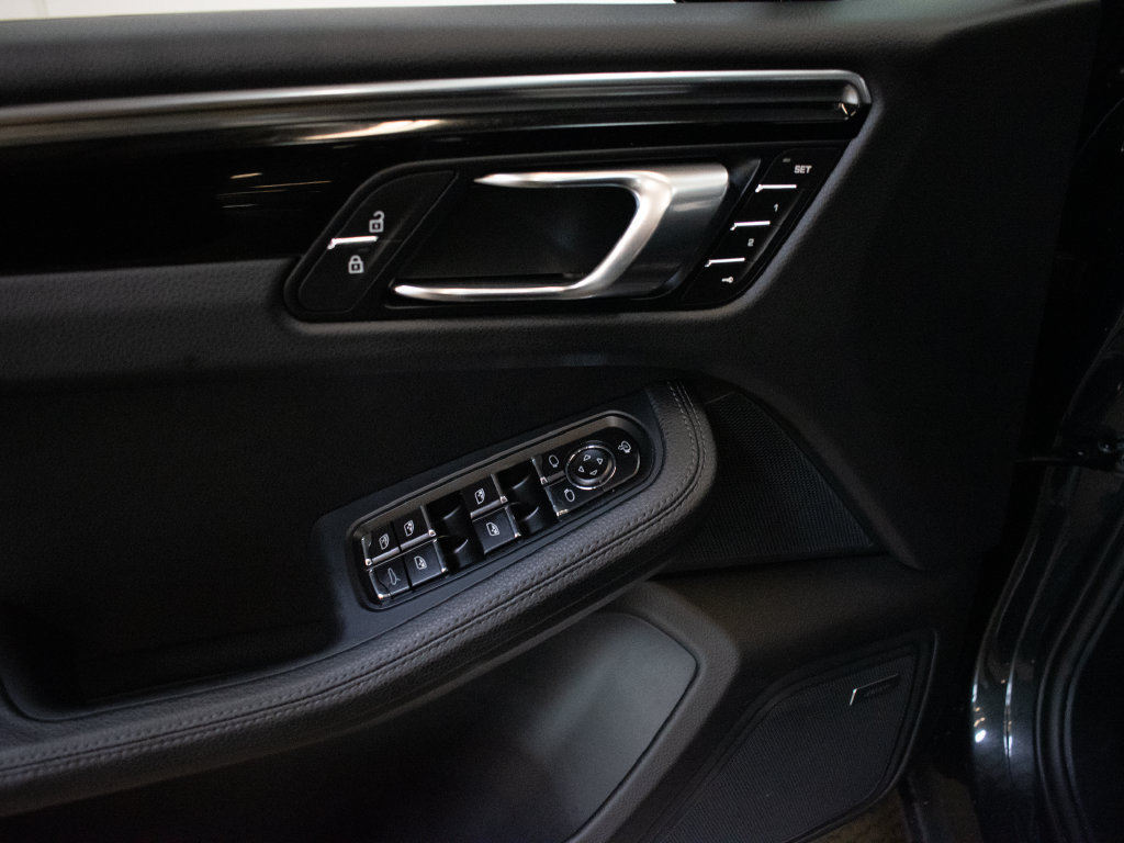 Certified 2026 Porsche Macan AWD/4WD image 19