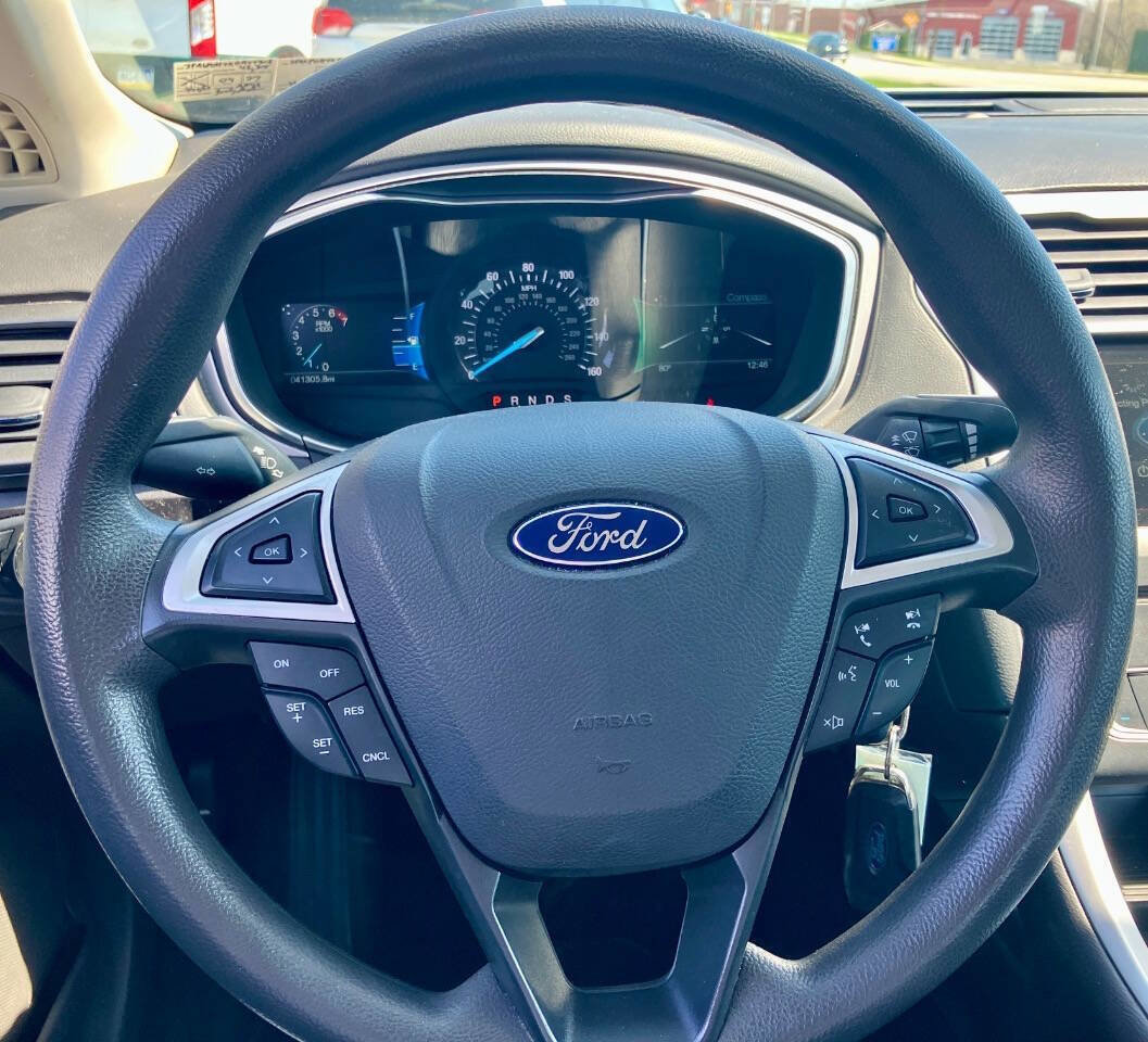 Used 2016 Ford Fusion SE image 10