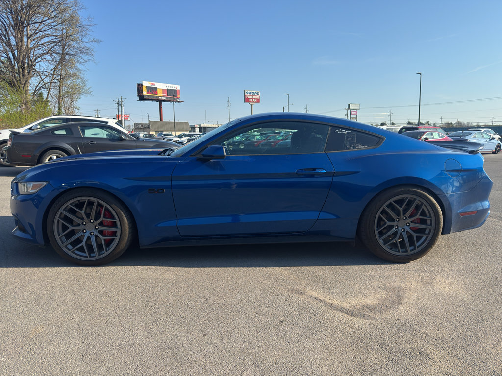 Used 2017 Ford Mustang GT w/ Black Accent Package RWD image 4