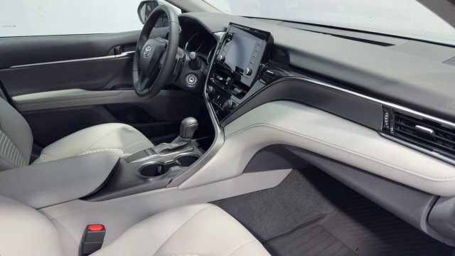 Used 2023 Toyota Camry SE FWD image 11