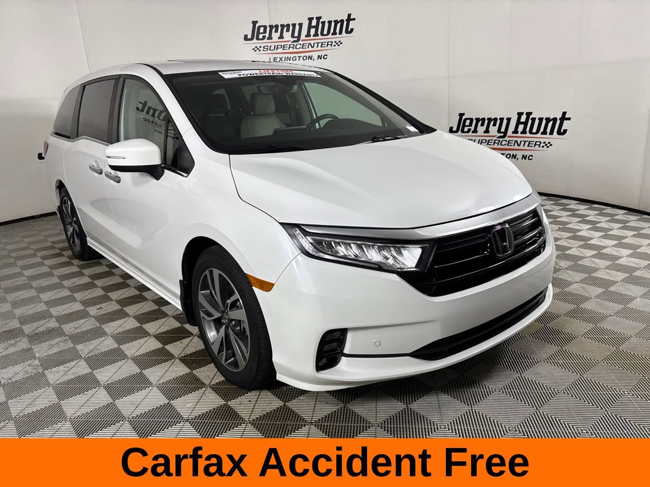 Used 2023 Honda Odyssey Touring image 3